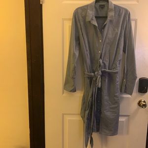 Chambray shirt dress with versatile tie. Like new condition, size L whowhatwear